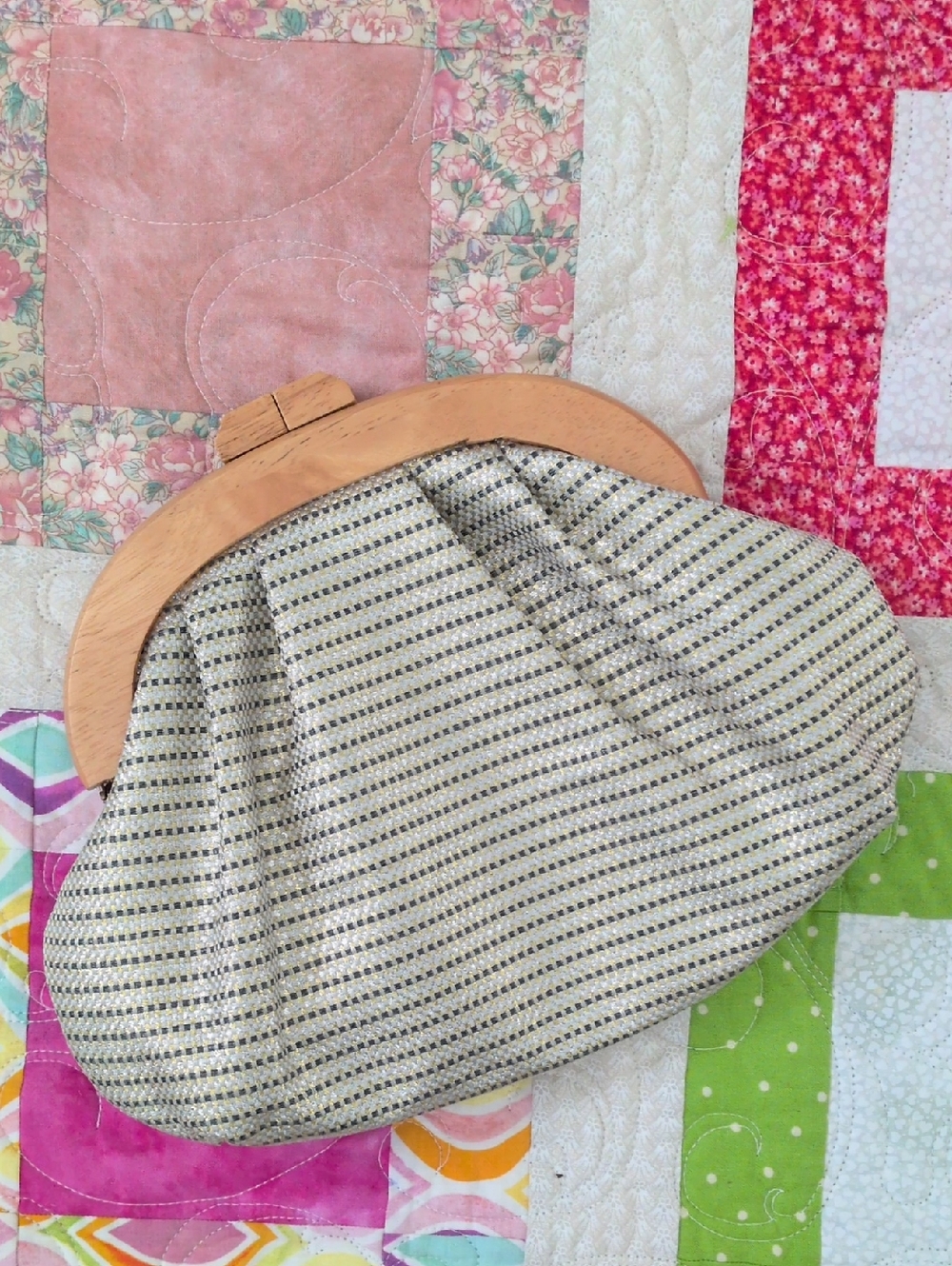 Vintage Style Wooden Handle Clutch Purse Woven Metallic Shoulder Bag